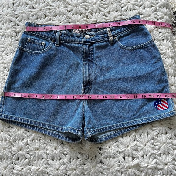 SASSON Vintage Heart Shaped Stars and Stripes Flag High Waisted Jean Shorts - Picture 12 of 14